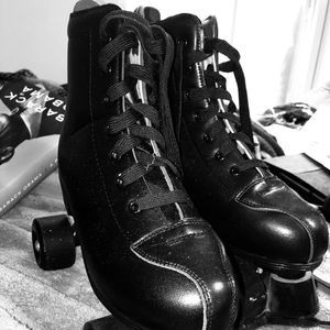Skater Shoes for sale! 🖤